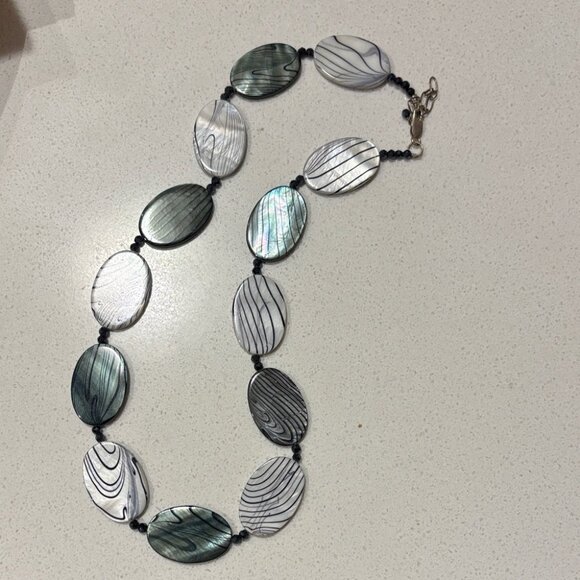 Vintage Pearlescent Black and White Beaded Necklace with 925 Lobster Clasp - Picture 2 of 7